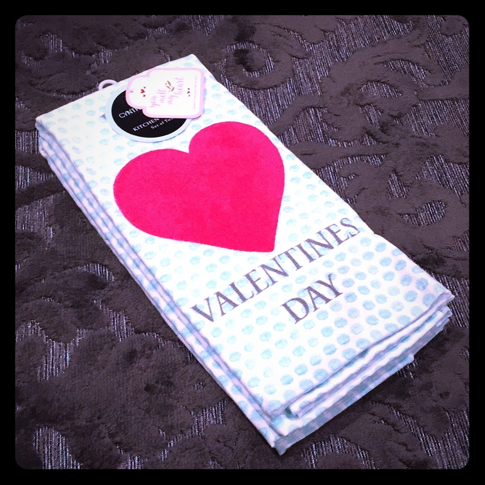 Cynthia Rowley Valentine’s Day kitchen towel set